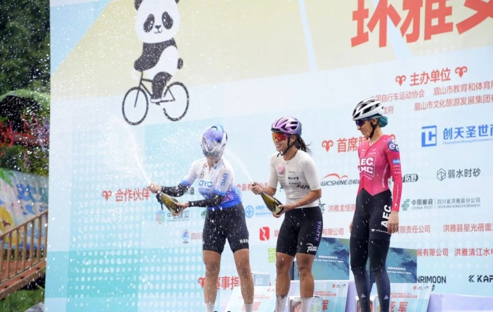 热闹非凡, 则更注重休 热闹非凡, 则更注重休